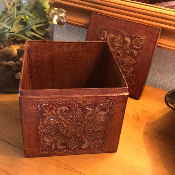 Embossed Brown Box - Picture 4 of 6